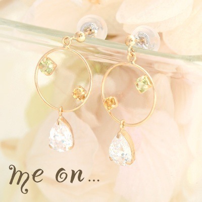 me on...奏でられる色彩のハーモニー K10イエローゴールド YG ティドロップカットキュービックジルコニア＆シトリンペリドットピアス お届けまで2３週間 繊細な線上に揺れ動く