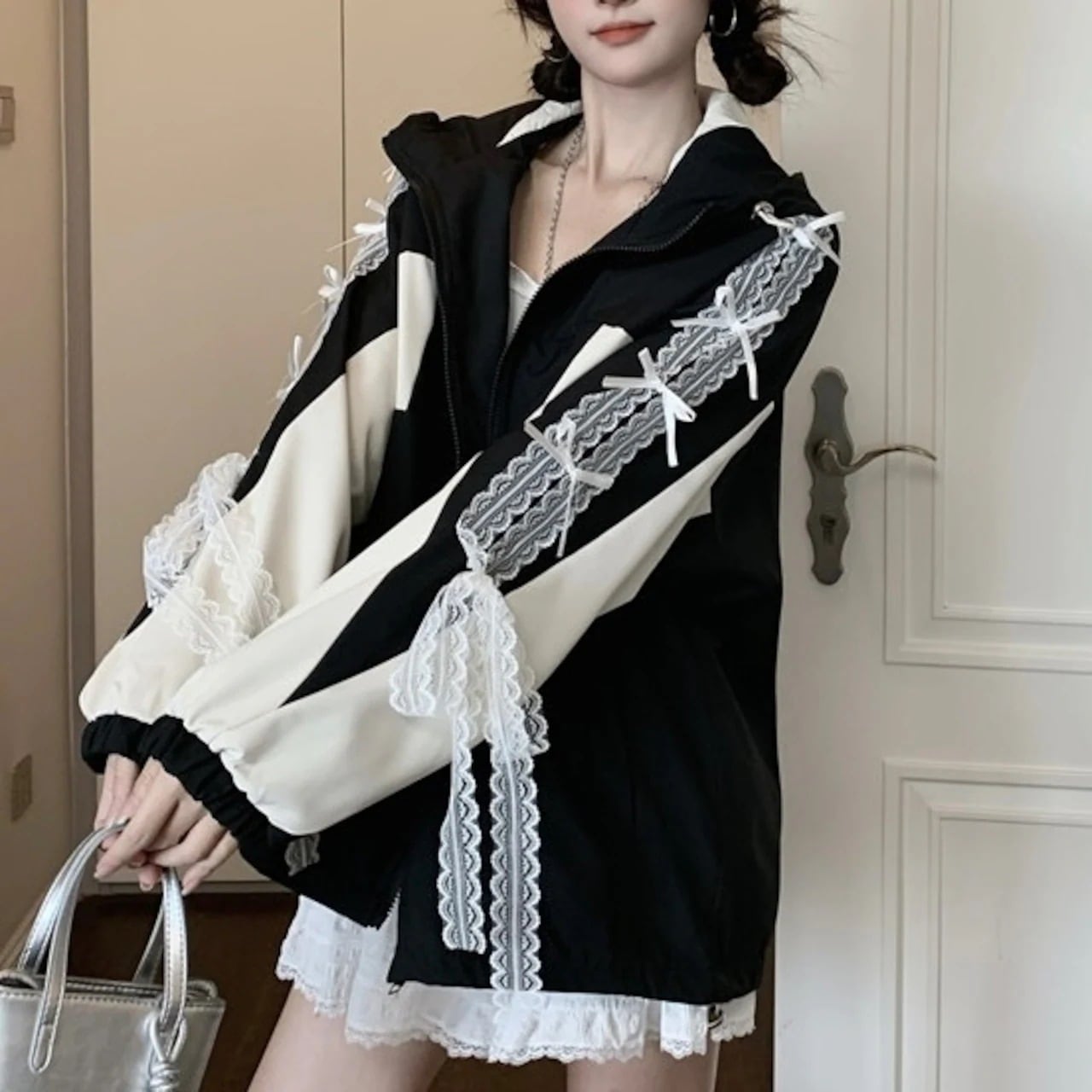 2024 秋冬アウター パーカー フード付き チャック 長袖 細見え 秋 黒 ブラック おしゃれ かわいい キュート 甘め 韓国系ファッション ストリートレディース お出かけトラック