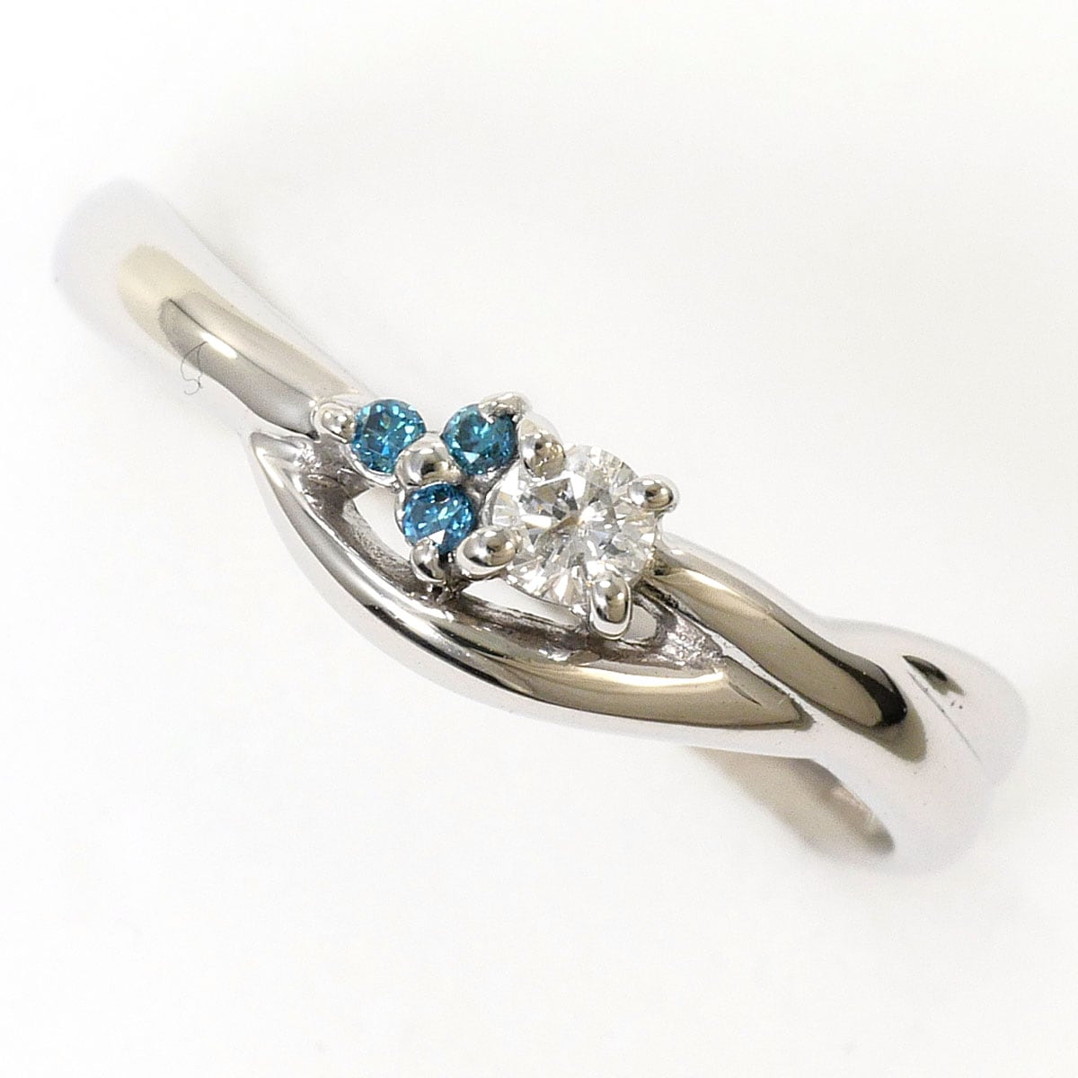K18 18金 WG ホワイトゴールド リング・指輪 9.5号 ブルーダイヤ ダイヤモンド 計0.10ct 総重量約1.9g 中古
