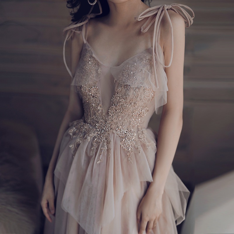 宴会イブニングドレス2023新しい気質女王誕生日パーティーサスペンダースカートシンプルで寛大なイブニングドレス女性