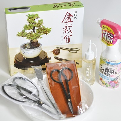 盆栽道具7点セット 盆栽はさみ 小枝切りはさみ 刃物油 盆栽回転台 ピンセット 殺菌殺虫剤 作業用受け皿 盆栽 盆栽道具 初心者 デビュー 盆栽はじめて 盆栽入門　盆栽お手入れ 盆栽鋏 ハサミ 盆栽