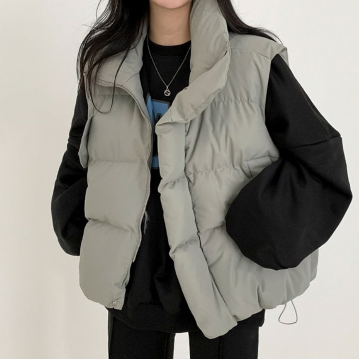 レディース ジャケット ベスト アウター 上着 ダウンベスト ダウン 羽織 前開き 袖なし ノースリーブ もこもこ ふわふわ ふっくら ファスナー ポケット かわいい 大人可愛い シンプル カジュアル