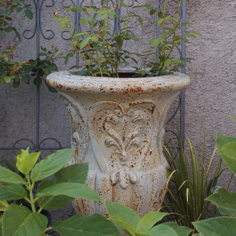 ガーデンオーナメント ヴィンテージ調 レトロ調 おしゃれ 大 小 フラワーポット 鉢 アンティーク ヨーロッパ 西欧 デザイン 彫刻 手作り 白 ナチュラル 雰囲気 ガーデニング 庭 デコレーション