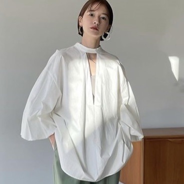 トップス シャツ 白シャツ 白トップス 黒シャツ 黒トップス カジュアル 袖あり 長袖 ボリューム袖 ルーズ袖 透け感 かわいい 大人シルエット 綿 かわいい 大人可愛い シンプル 大人 おしゃれ
