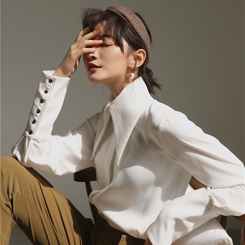 ブラウス ランタンスリーブ トップス シャツ ブラウス 白シャツ 白トップス ミディアム丈 袖あり 長袖 ストレート ポリエステル 大人可愛い きれいめ 大人 上品 おしゃれ お洒落 レトロ