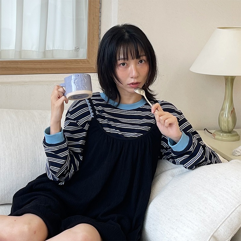 ストライプ柄のビスケットカラー 長袖Tシャツ (ネイビー)