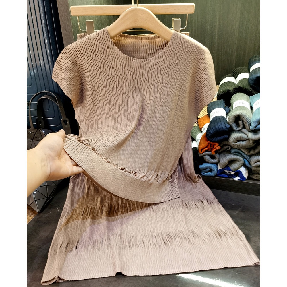 純粋な透かし彫りのデザインのしわの上着は腰の半身のスカートの2つのセットのファッションスーツ