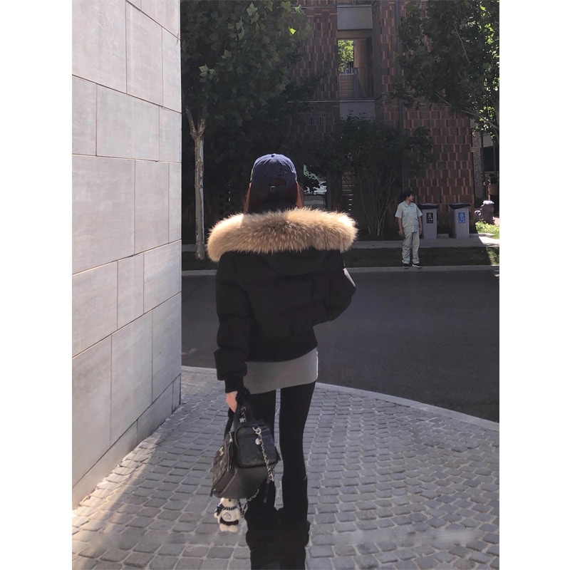 レディース 90% ホワイトダックダウンジャケット 大きなファーカラー付き ブラック スリムフィット 2025年冬 ショート丈 韓国風 厚手 暖かいコート