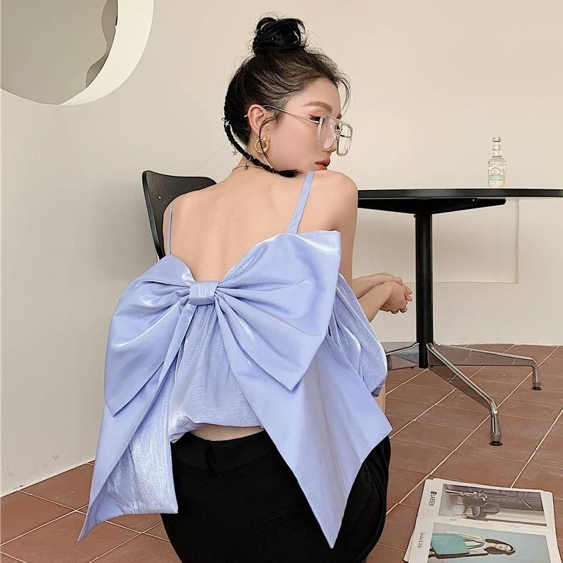 バックリボン トップス ビッグリボン クロップ丈 ショート丈 バルーン ハイウエスト ゆめかわいい ツヤ感 原宿系 おしゃれ スタイル 着痩せ トレンド フェミニン キュート ガーリー きれいめ かわ