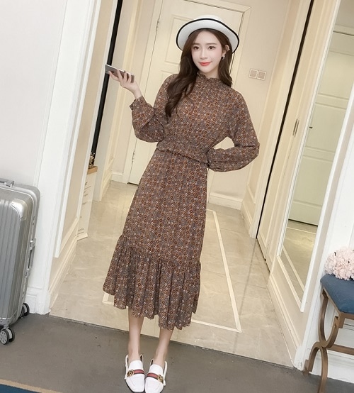 1180．ドット柄ハイネックフリルワンピース（キャラメル）