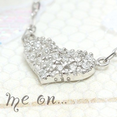me on... ハートを射止める天然ダイヤモンドペンダント K10ホワイトゴールド天然ダイヤモンドパヴェハートプレートネックレス