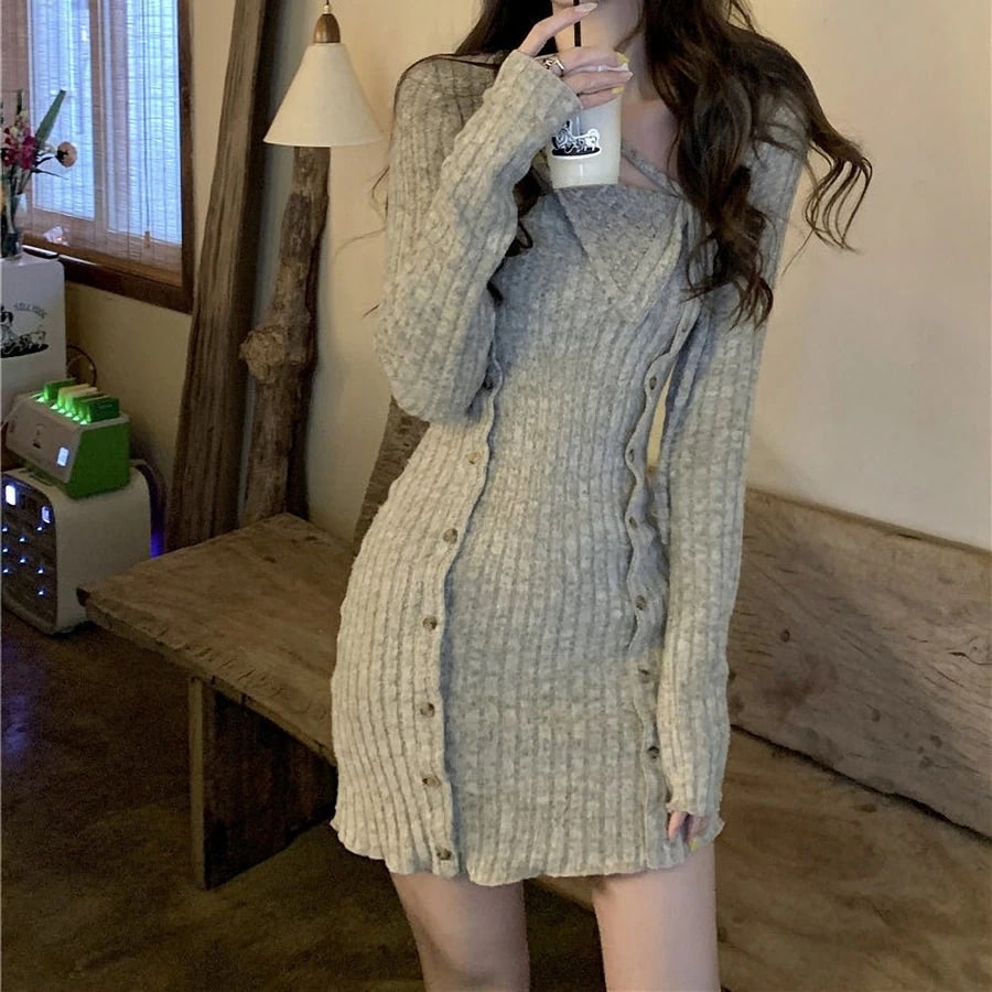 ホルターネックスリムシルエットワンピース