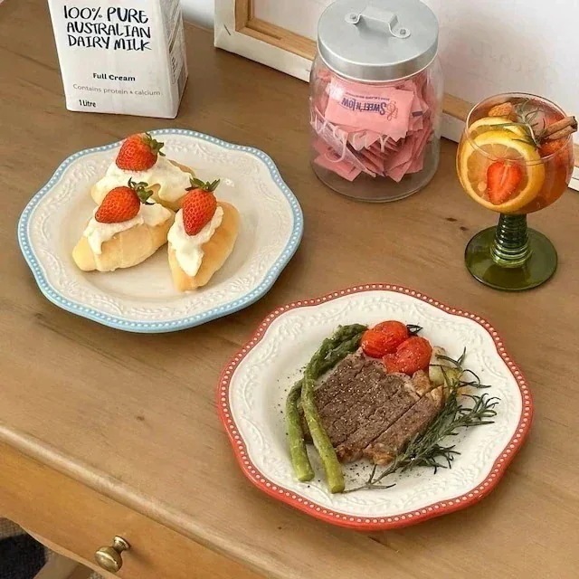 NWレトロラインプレート　フリル　花柄　エンボス　ディッシュプレート　赤　レッド　可愛い　かわいい　花柄　お皿　食器　 　 　コップ830