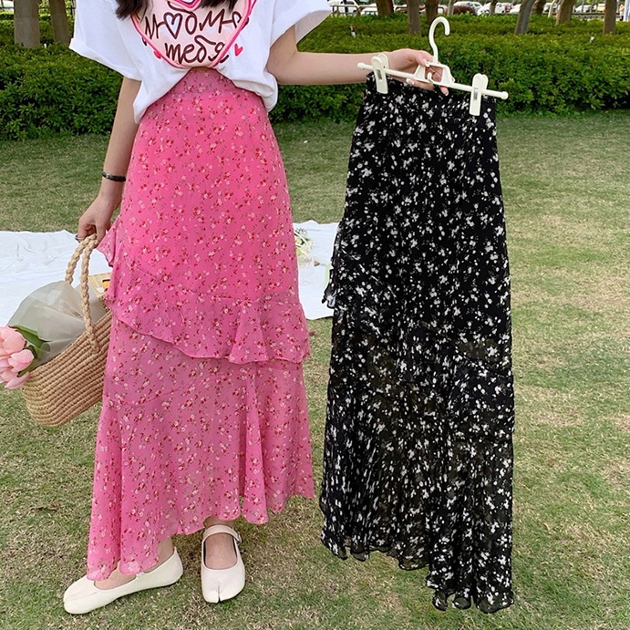 小花柄ティアードスカート スカート ボトムス ロングスカート フレアスカート ロング ロング丈 フレア Aライン シフォン フリル ハイウエスト かわいい 大人可愛い きれいめ シンプル カジュアル 5,042円