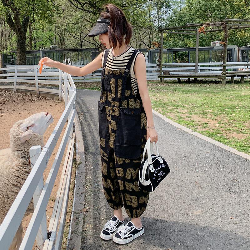 リアル揚げストリート文字プリントバックパンツ女性2024年夏の新しいデザインセンス外国ガス年齢削減小さなサイズのジャンプスーツ