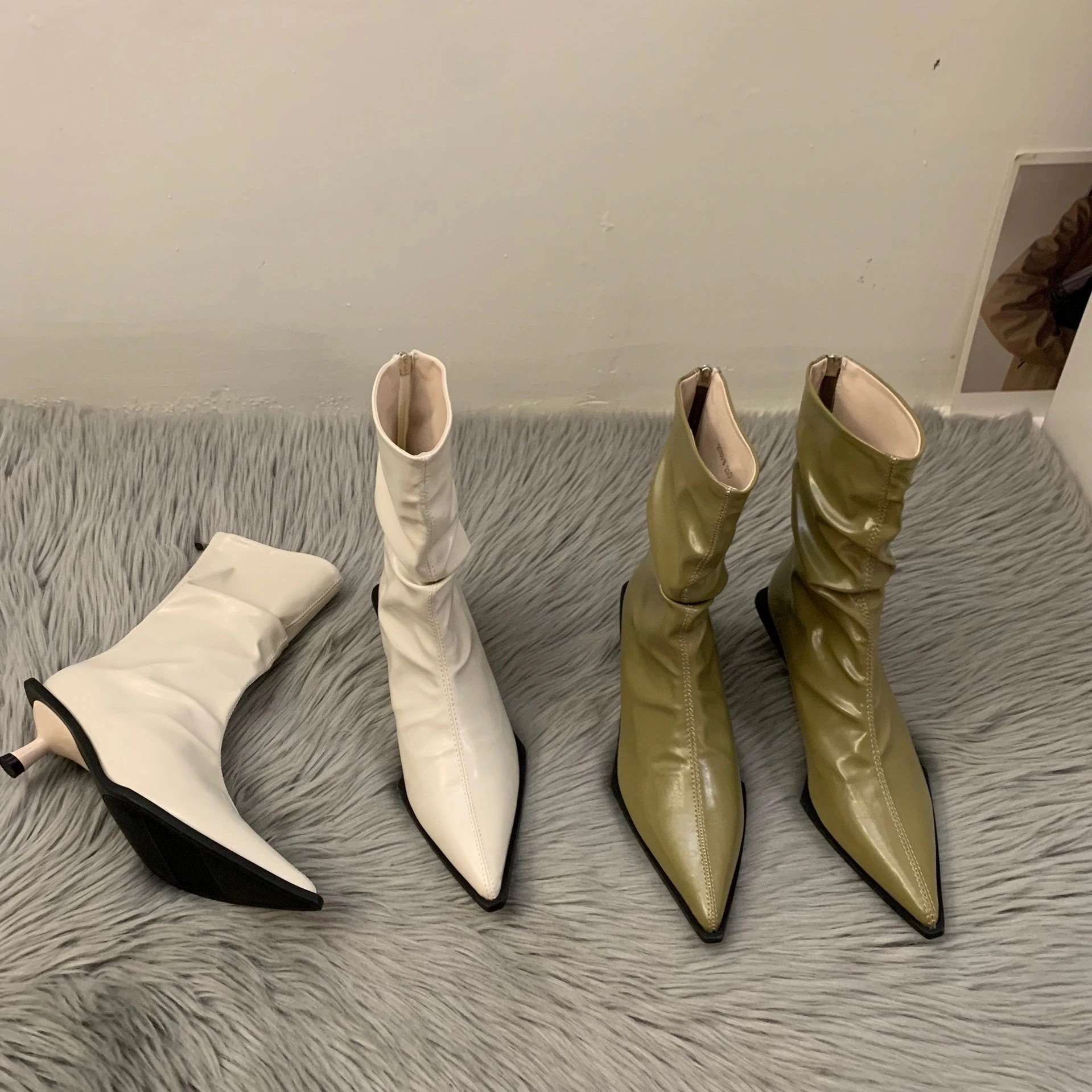 ハイヒールスキニーブーツ女性の靴2024夏茶色の尖った小さな裸のブーツ春と秋のシングルブーツ