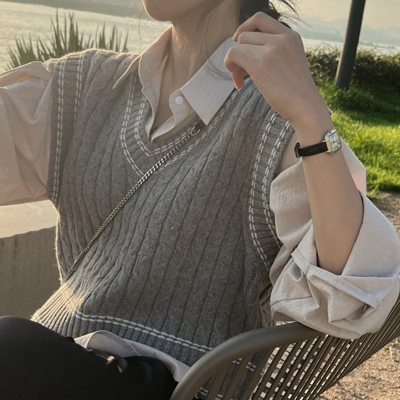 レディース トップス ベスト ショート丈 ノースリーブ Vネック ルーズ プルオーバー ニット 大人可愛い きれいめ シンプル 上品 お洒落 かっこいい レトロ 無地 こなれ感 20代 オルチャン