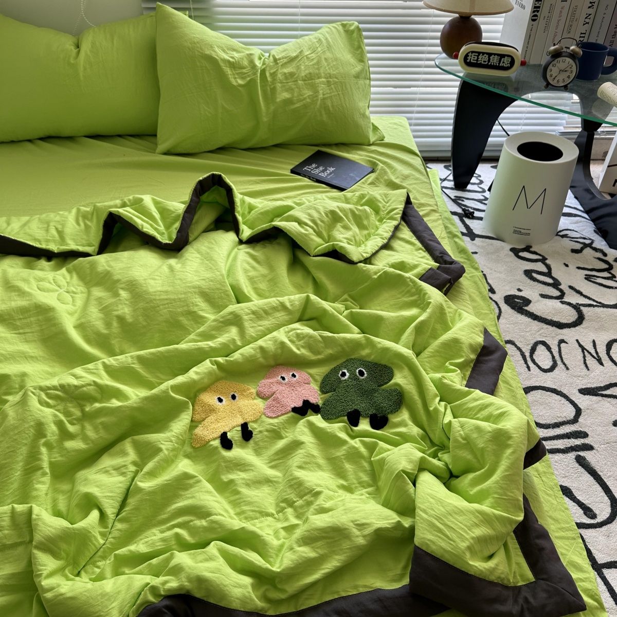 寝具 漫画の刺繍の夏の掛け布団4枚セット 夏