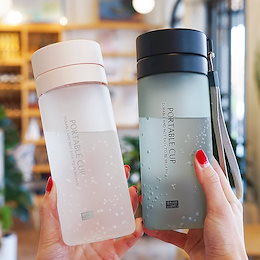 プラスチックのコップは携帯して夏簡単に砂をつぶして大容量のアイデアの潮流の女子学生の清新なコップが漏れます
