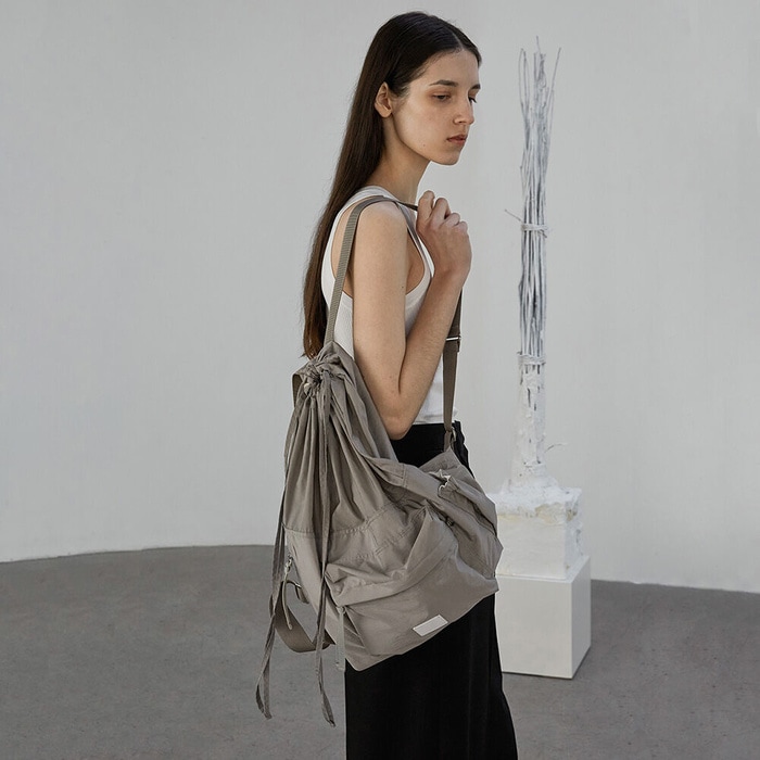 【FENNEC】 DRAWSTRING BACKPACK : GRAYISH BROWN