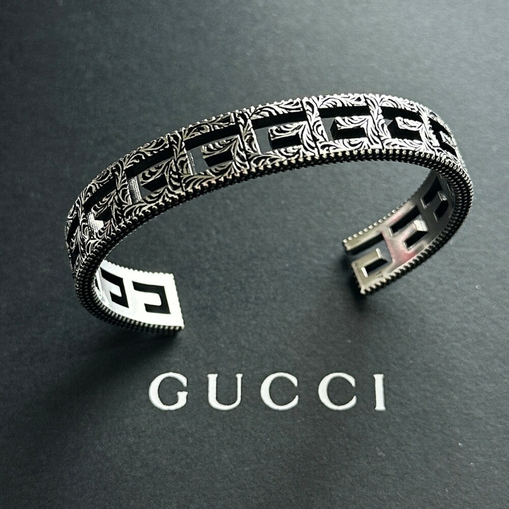 GUCCI グッチ バングル ブレスレット メンズ レディース ユニセックス シルバー925 おしゃれ エイジング加工 ブランドアクセサリー 誕生日 結婚式 結婚記念日 プレゼント 夫 妻 彼氏 彼女
