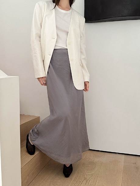 【送料無料】灰色 グレー 黒 ブラック カラバリあり ハリ感 透け感 ふっくら 落ち感 フレア ロング丈 ひざ下 秋 レディース ボトムス