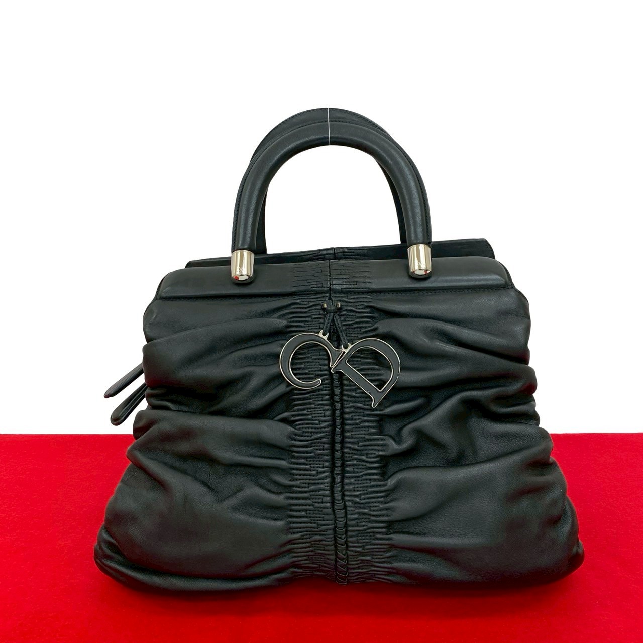 カレーニナ CD ロゴ チャーム 金具ハンドバッグ レザー ブラック 46747