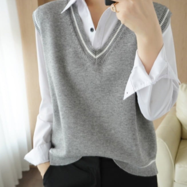 ニットソー セーター レディース ベスト ノースリーブ Vネック かわいい 大人可愛い きれいめ シンプル カジュアル 無地 春 秋 学生 通学 お出かけ 双子 お揃い グレー ブラック トップス