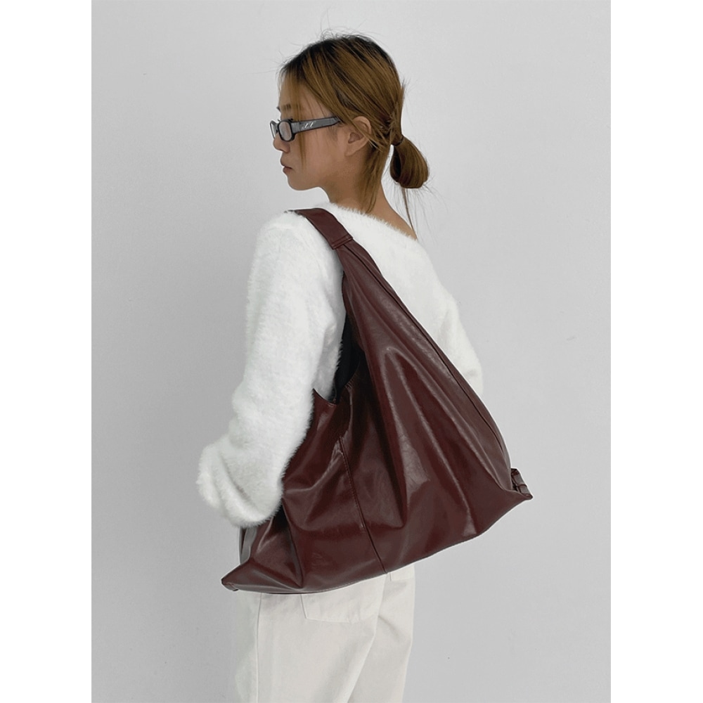 ブラックアップオイセンエナメルビッグショルダーバッグ