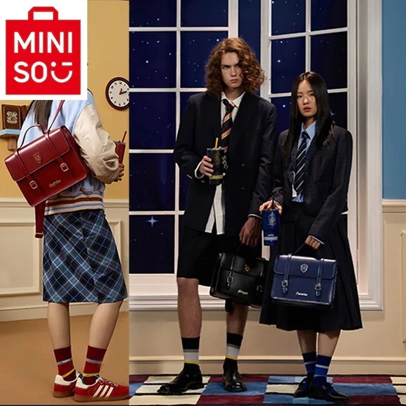 【2024新11月新作】m i n i s o名創優品 正規品保証 連合 ハリー・ポッターシリーズのカレッジバックパックレザーバッグ英国スタイルのバックパックパーソナライズされたスクールバ 4,883円