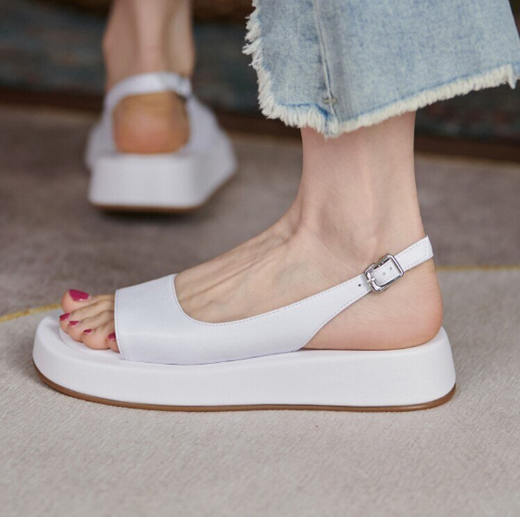 サンダル レディースサンダル 厚底サンダル 厚底 フラット ぺたんこ ペタンコ ヒールレス ストラップ 痛くない 歩きやすい 履きやすい 走れる 疲れにくい ベルト 美脚 脚長 かわいい 大人可愛い