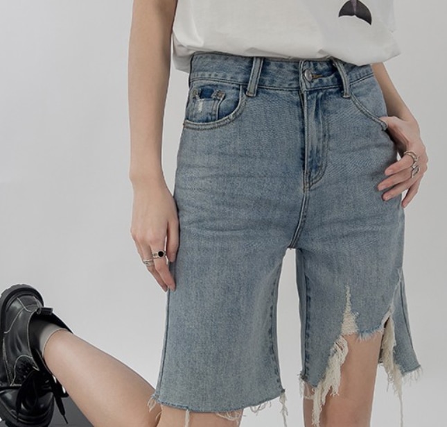 ダメージ ボトムス パンツ Gパン ズボン デニムパンツ 膝丈 ひざ丈 膝上 ストレート Iライン ファスナー ポケット ハイウエスト 前開き 伸縮性 デニム ブルーデニム 厚手 かわいい 大人可愛い