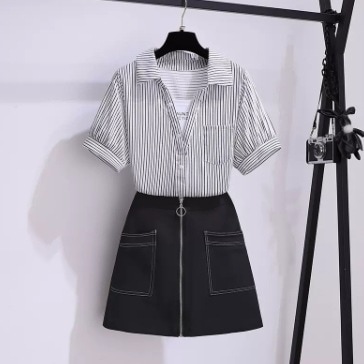 トップス スカート シャツ ミニ ミニ丈 袖あり 半袖 ボリューム袖 萌袖 Vネック スリム タイト 上下セット 2点セット かわいい 可愛い シンプル おしゃれ お洒落 女子 こなれ感 7,272円