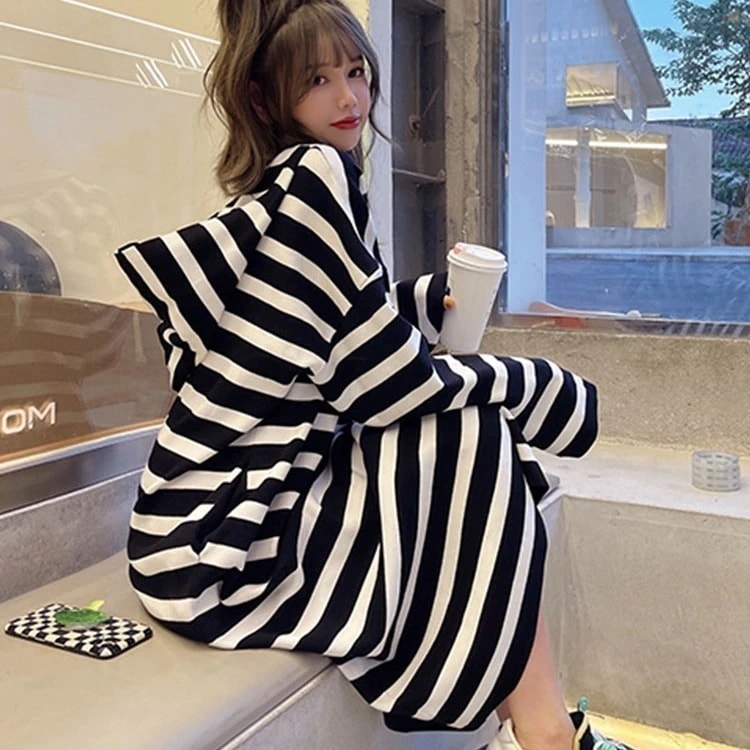 パーカーワンピース ロングワンピース ワンピース プルオーバー パーカー ロング ロング丈 長袖 ドロップショルダー 萌袖 ストレート ワイド フード付き ポケット かわいい 大人可愛い シンプル