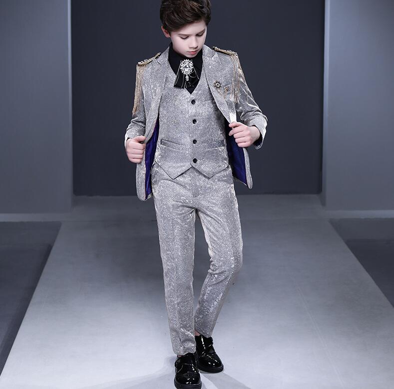 超 子供スーツ 上品 5点セットアップ ジャケット＋シャツ＋ベスト＋ズボン＋蝶ネクタイ 七五三 子供服 ドレスコート 入学式 男の子スーツ 出演 キッズ カジュアル 発表会 フォーマル 卒