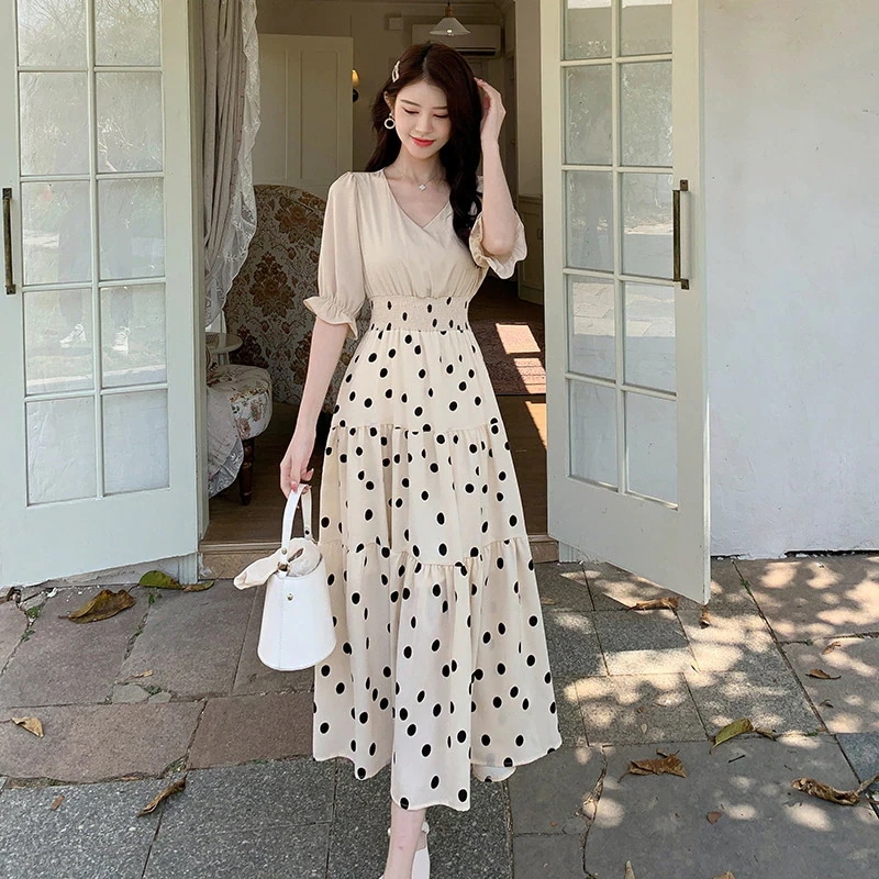 ウエスト引き締め ビーチスカート ロングスカート バブル袖 2025 涼しい Vネック はてん ワンピース アンズ色 甘い 夏 偽2件 着痩せ