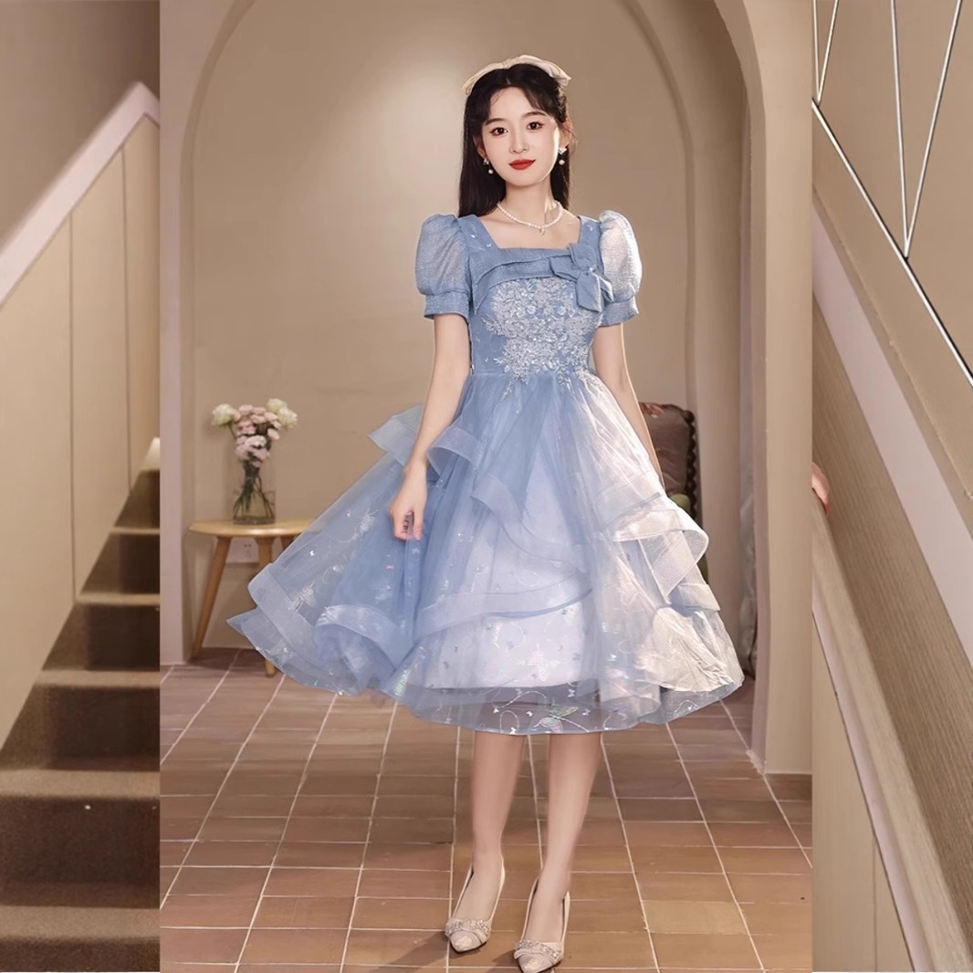 ブルーのリトルイブニングドレス2025宴会高級感フレンチカジュアル司会者ポンポンスカート女