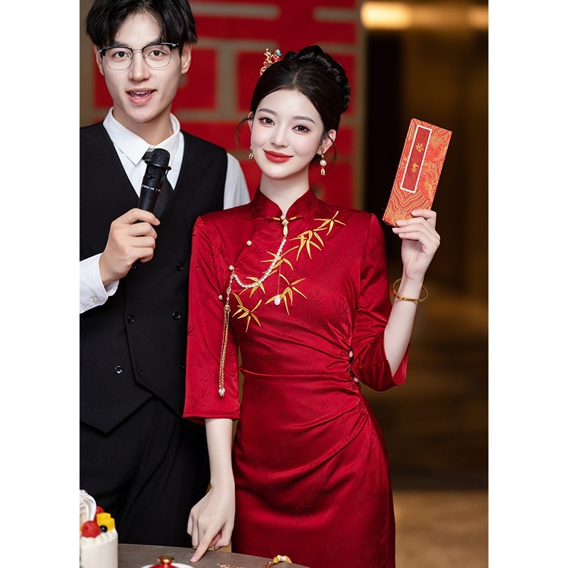 ワンピースドレスドレス赤い新しいのチョンサム2025ヤングスーツブライドモーニンブエンゲージメントドレス女性のハイエンド感情