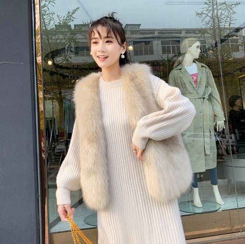 レディース ベスト アウター 大きい サイズ 2xL 3XL 4XL 羽織り フェイクファー ふわふわ もこもこ 総ファー シンプル ノースリーブ 襟なし ミディアム 上品 大人 かわいい 通勤