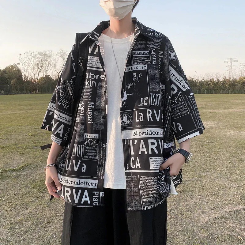 新聞半袖シャツメンズ夏薄手フラワーインチシャツルーズシャツ韓国風半袖ジャケット