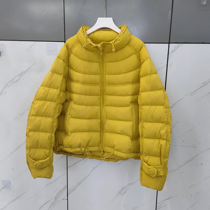 レディースショート丈ハイネックリブ編みダウンジャケット小柄な女性に最適秋冬にぴったりゆったりとしたフィット感とエレガントなスタイル