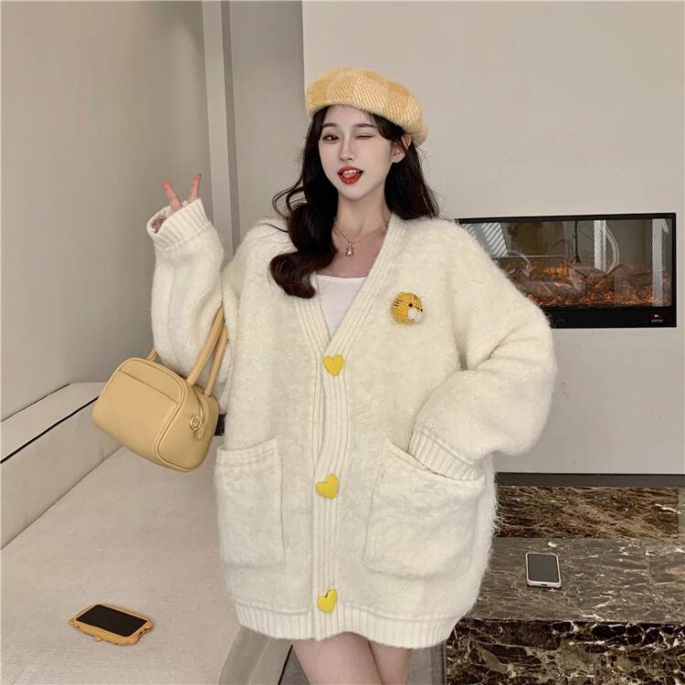 ニット カーディガン トップス 白 ホワイト ハート トラ 遊び心 ドロップショルダー ゆるコーデ オーバーサイズ もふもふ もこもこ トップス アウター 上着 ラブリー ハートボタン 長袖 Vネッ