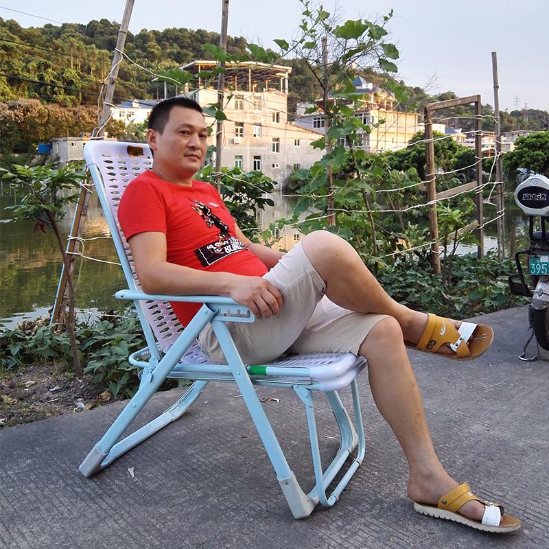 w7リクライニングチェア折りたたみランチ昼寝怠惰な椅子プラスチックビーチチェアレジャーバルコニーホームポータブルシンプル高齢者の同伴
