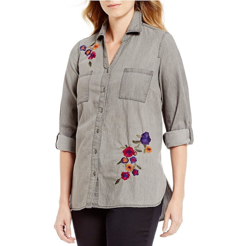 イントロ レディース トップス ブラウス・シャツ【Intro Petite Roll-Tab Sleeve Denim Floral Embroidered Button Front Shirt】St イントロ レディース トップス ブラウス・シャツ【Intro Petite Roll-Tab Sleeve Denim Floral Embroidered Button Front Shirt】St