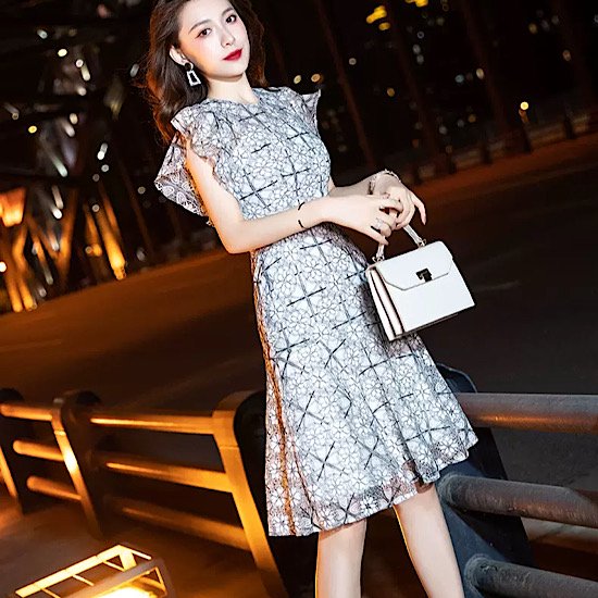 【取寄：納期2週間】結婚式ドレス 華やか スリム フリル 膝丈 発表会 演奏会 レディース 結婚式 ステージ衣装 エレガント ウエディングドレス カラードレス 個性的 ノースリーブ