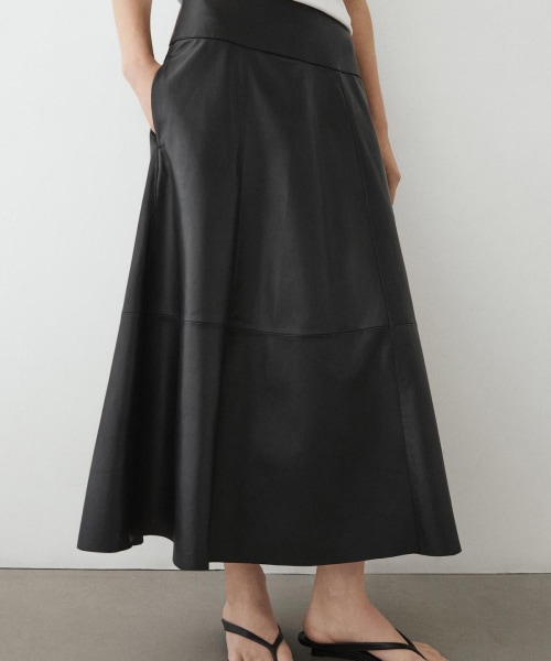 MASSIMO DUTTI シームディテールナッパレザーミディスカート