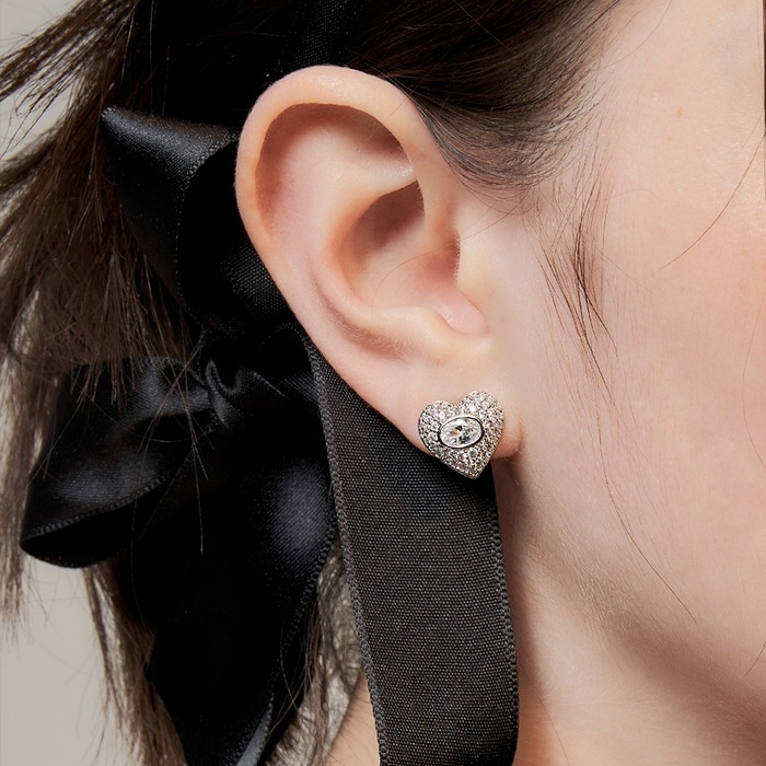 ケプラー瑞英は着用oval cubic heart earring/韓国の人気ブランド 韓国正規品 韓国の人気商品 韓国ファッション 韓国ジュエリー デイリーアクセサリー SNSで人気 韓国ファッシ