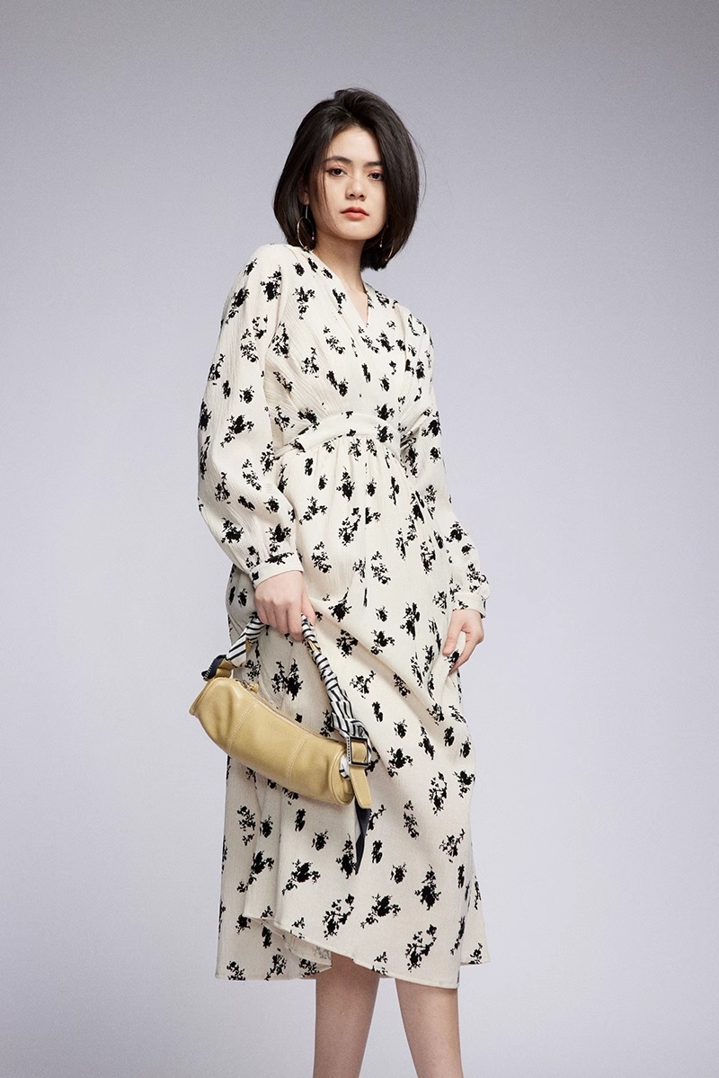 花柄 ドレス オリジナル ヒロイン スタイル 秋 長袖 Aライン ドレス 個性的 ワンピース ロング ロング丈 袖あり 長袖 Vネック 襟なし 大人可愛い 大人 上品 おしゃれ お洒落 大人女子