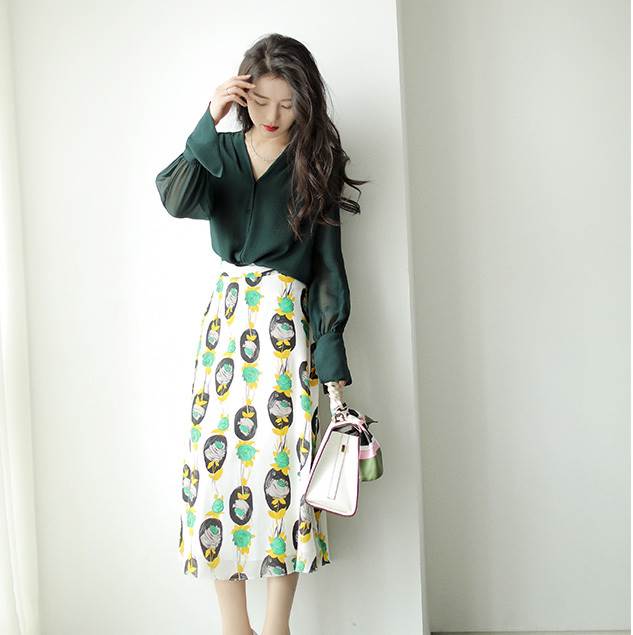 春 シフォン Ｖネック トップス ブラウス プルオーバー ショート丈 袖あり 長袖 ランタンスリーブ Vネック 襟なし ストレート レギュラー 透け感 異素材MIX かわいい 大人可愛い カジュアル