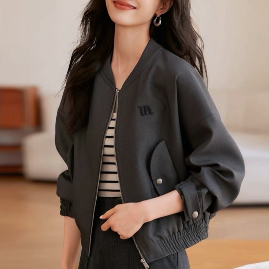 【期間限定特価】大人カジュアルに着こなせるスカジャン風ショート丈ブルゾン　羽織り　ジャケット　冬アウター　シンプル　ベーシック　きれいめ　トレンド　おしゃれ